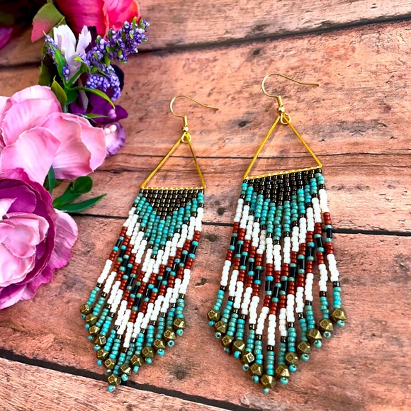Triangle beaded earring - Picture 2 of 5